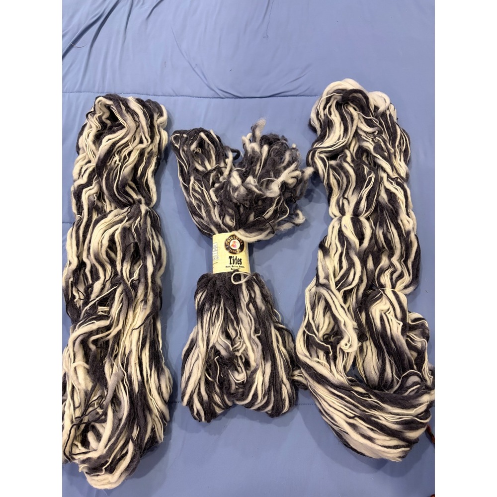 Universal Yarn Tides 100% Wool Black White Variegated 3 Hanks Lot 591yd Medium
